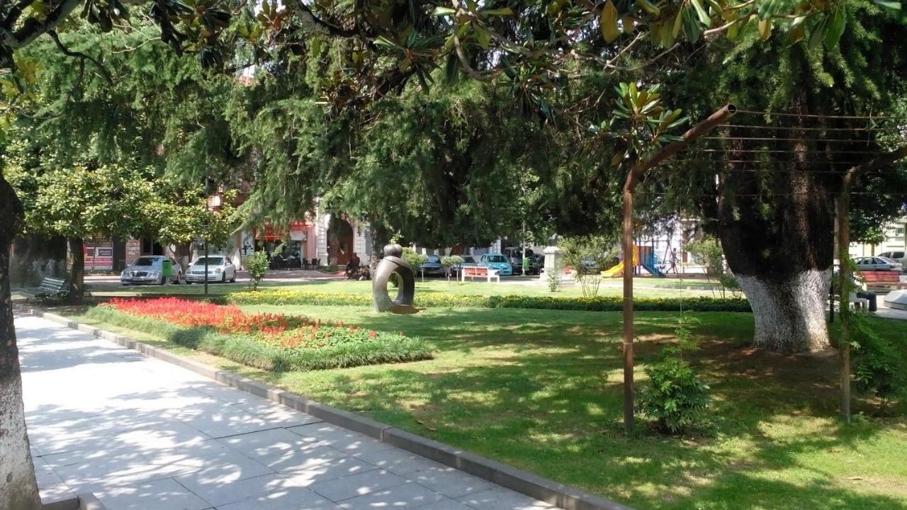 Apartament In The Centre Batumi Exterior foto